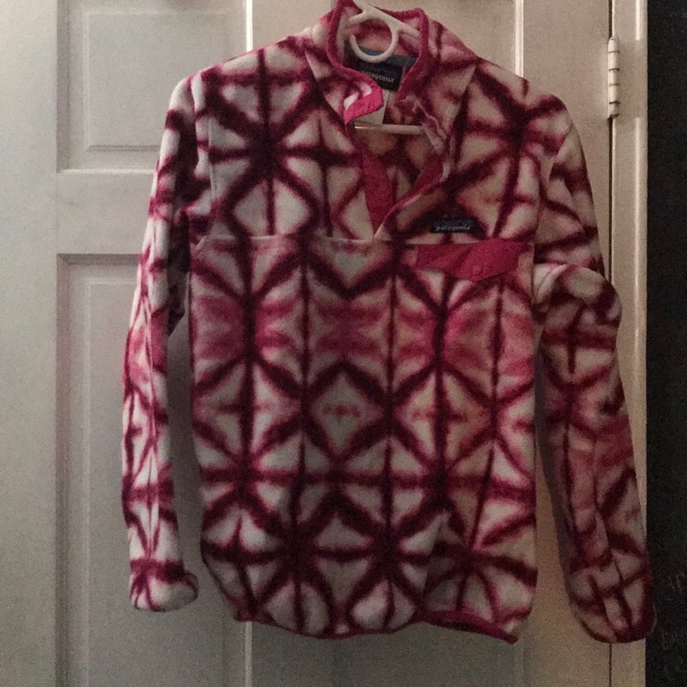 Patagonia pink tie die pull over with front pocket